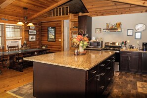 雪櫃、微波爐、焗爐、爐具