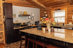 雪櫃、微波爐、焗爐、爐具