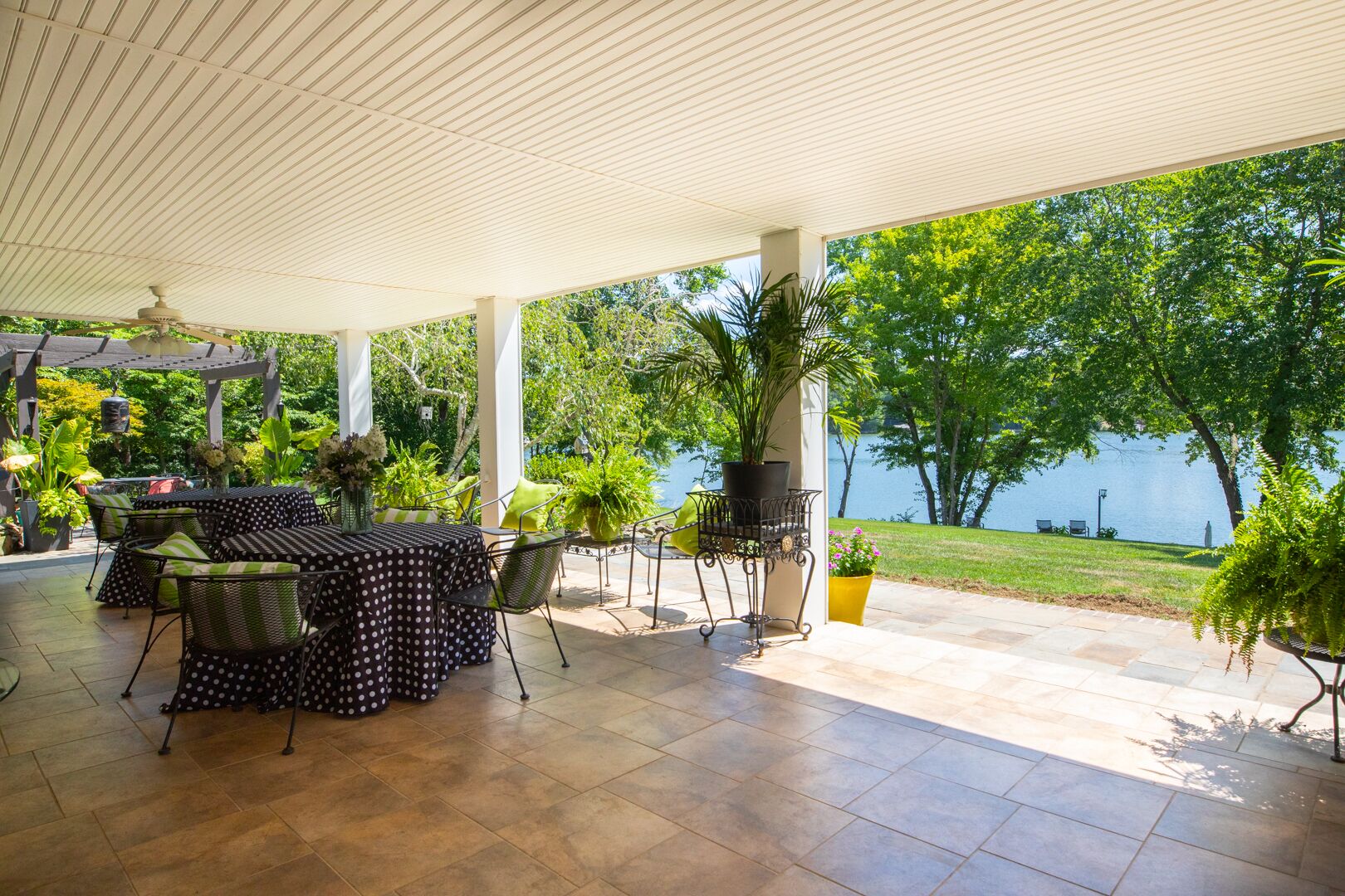 Private, Deep Water Cove - 1/4 mile from Marina Boat Rental, Restaurant, Grocery