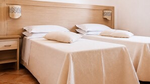 Standard Room | Minibar, desk, free WiFi, bed sheets - Hotel Il Faro di Molara (Loiri Porto San Paolo)