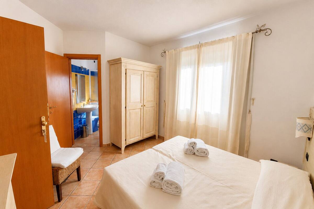 Standardzimmer | Minibar, Schreibtisch, kostenloses WLAN, Bettwäsche