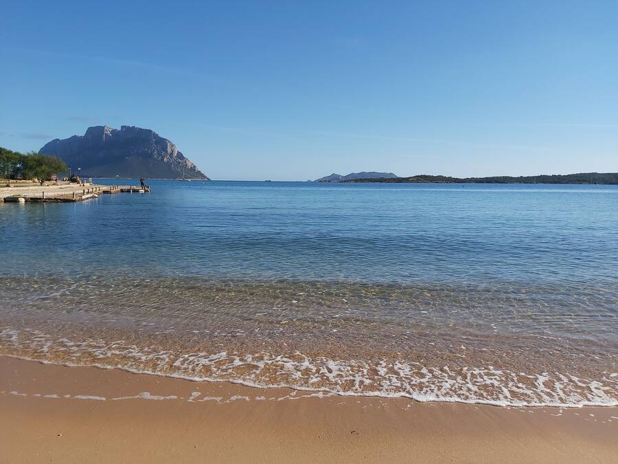 Perto da praia, areia branca