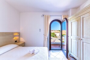 Minibar, Schreibtisch, kostenloses WLAN, Bettwäsche