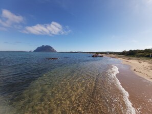 Perto da praia, areia branca 