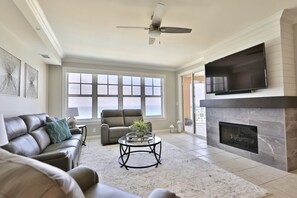 Flat-screen TV, DVD player - 4 BR En Soleil Directly on Gulf, Beautiful With Free Beach Chairs.  6th Floor (Panama City)