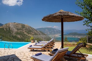 Pool - Luxury Villa With Stunning Views in Lefkada (Lefkada)