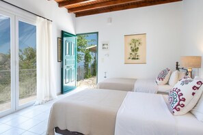 3 عدّة غرف نوم ومكواة/لوح كي وواي فاي مجانًا وملاءات أسرّة