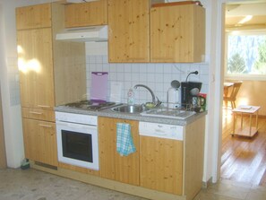 Réfrigérateur, lave-vaisselle, grille-pain