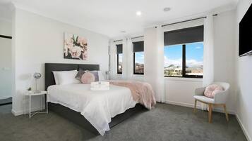 7 slaapkamers, een strijkplank/strijkijzer, wifi, beddengoed