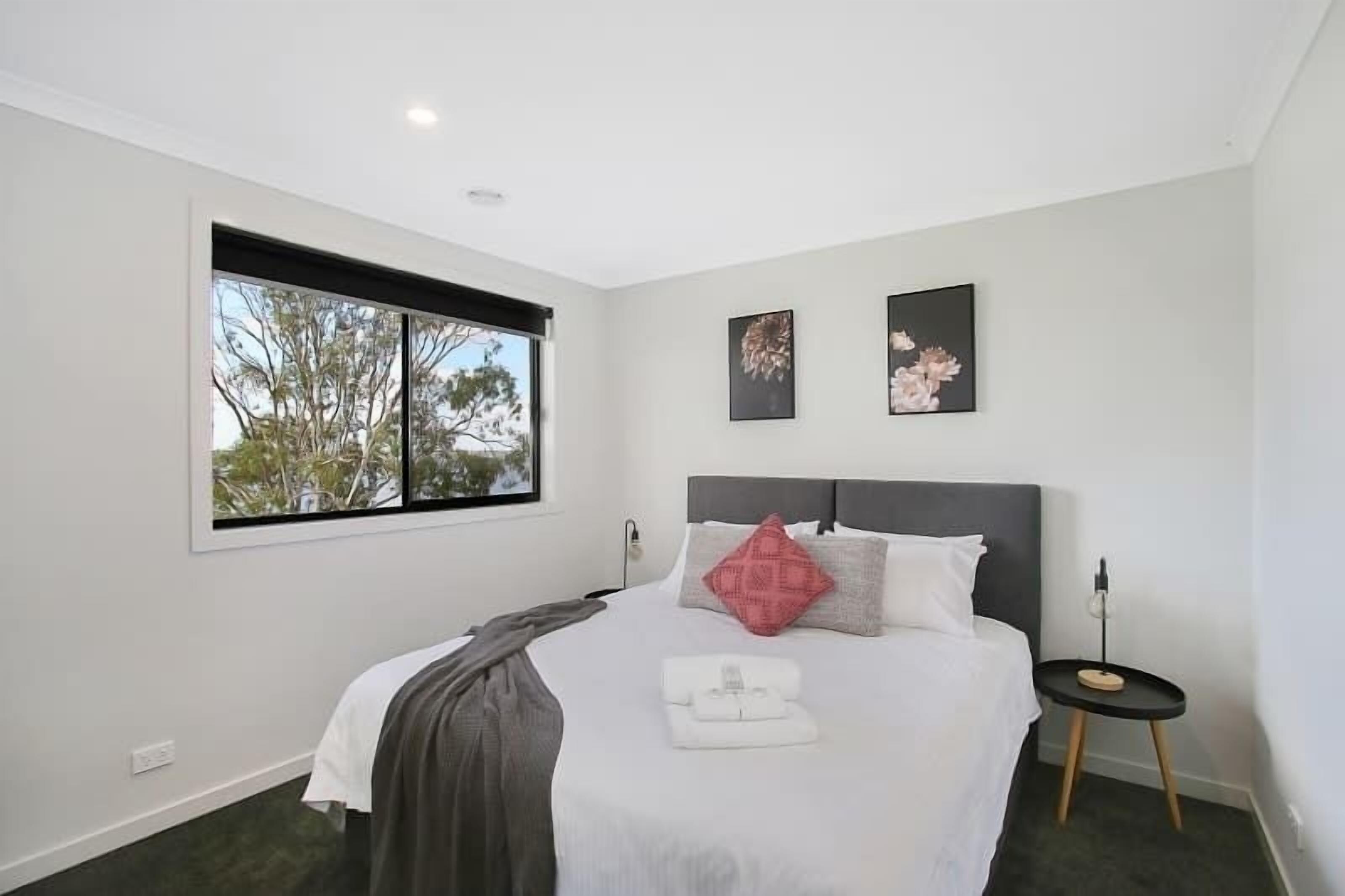 7 bedrooms, iron/ironing board, WiFi, bed sheets