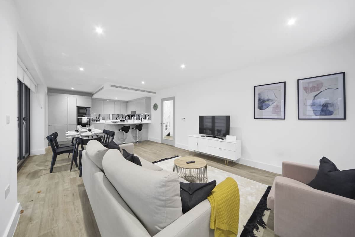 Townhome, 3 Bedrooms | Living area | 41-inch Smart TV with satellite channels, TV
