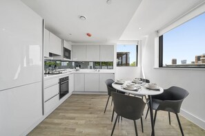 Appartement Prestige, 2 chambres | Repas dans la chambre