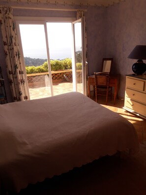 3 bedrooms, iron/ironing board, WiFi