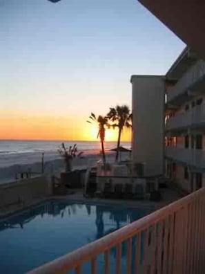 Pool - Pet friendly on the beach in uncrowded building (Fort Walton Beach)