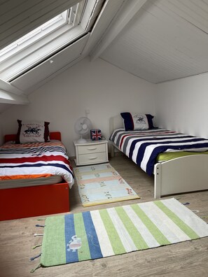 2 bedrooms, iron/ironing board, free WiFi, bed sheets