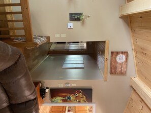 Interior - Mountain Oasis Retreat with Skiing, Beach and Golf. (Newland)