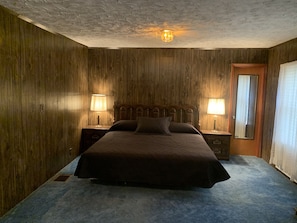 4 Schlafzimmer, Bügeleisen/Bügelbrett, Bettwäsche