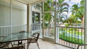 Dining - 203 Mariners Club - This tri-level townhouse boasts 4 bedrooms and 3 baths (Key Largo)