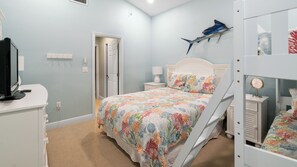4 slaapkamers, een bureau, een strijkplank/strijkijzer, gratis wifi