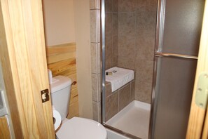 The Westerner | Bathroom - Bill Cody Ranch (Cody)