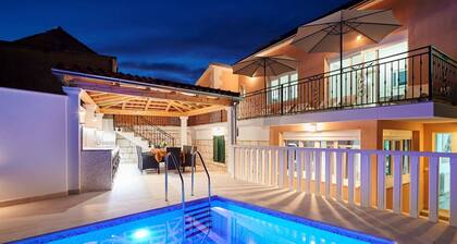Holiday house Cavela with private pool 3 km from the beach