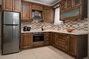 Fridge, oven, coffee/tea maker, toaster