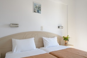 Basic Double Room | Minibar, bed sheets - Hotel Akti Arilla (Corfu)