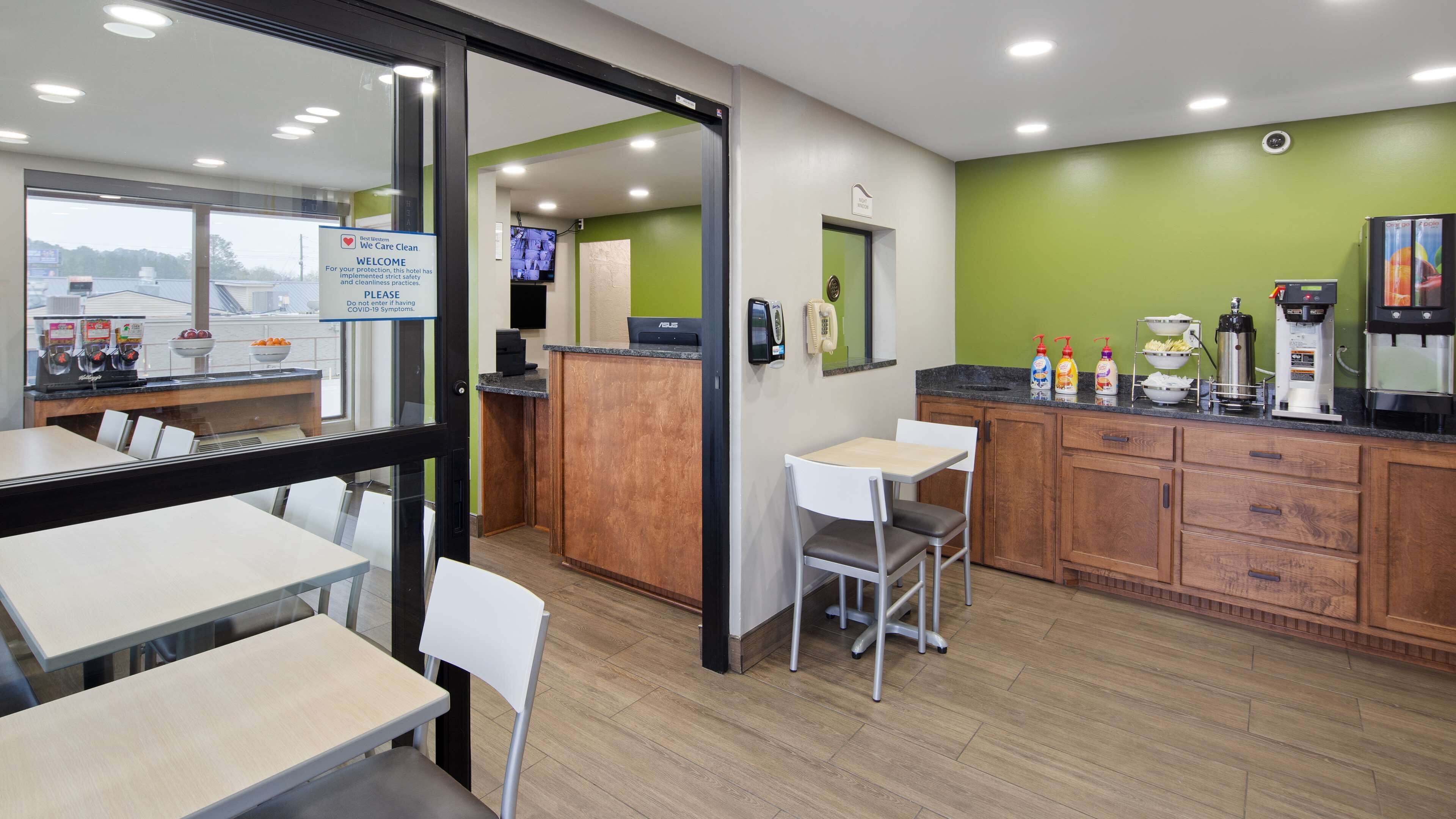 free daily self-service breakfast