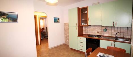 Fridge, stovetop, coffee/tea maker