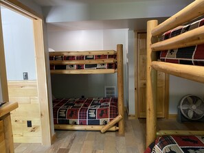 2 bedrooms, iron/ironing board, bed sheets