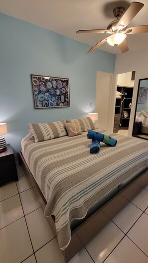 2 chambres, coffre-fort, bureau, fer et planche à repasser