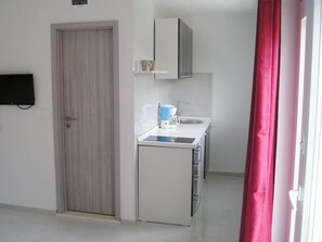 Kühlschrank, Herdplatte, Geschirrspüler