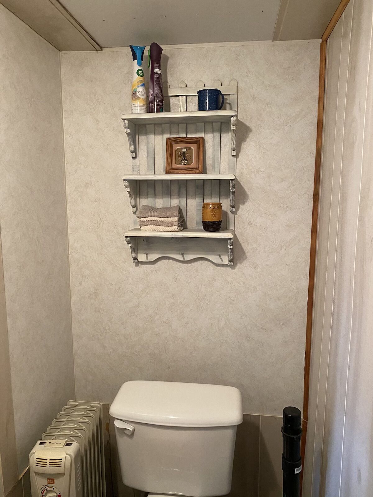 Ensemble baignoire-douche, séchoir à cheveux, serviettes fournies