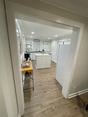 Microwave, oven, stovetop, dishwasher - The Lake Life Retreat with Hot Tub (Grant)