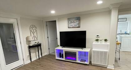 The Lake Life Retreat with Hot Tub