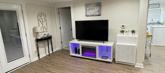 The Lake Life Retreat with Hot Tub