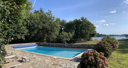 Manoir les pieds dans lâeau et piscine chauffĂ©e
