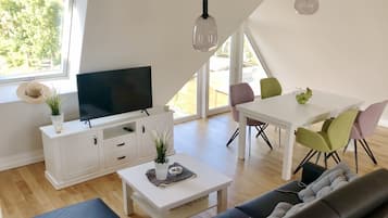 تلفزيون ذكي، مدفأة، كُتُب