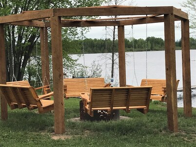 5 bedroom 3- bath 8 people capacity pontoon included in Winter Wis.