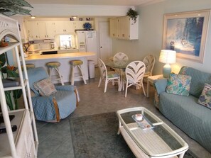 Smart TV - Pet friendly on the beach in uncrowded building (Fort Walton Beach)