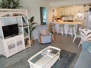 Smart TV - Pet friendly on the beach in uncrowded building (Fort Walton Beach)