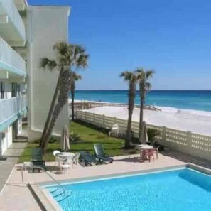 Pool - Pet friendly on the beach in uncrowded building (Fort Walton Beach)