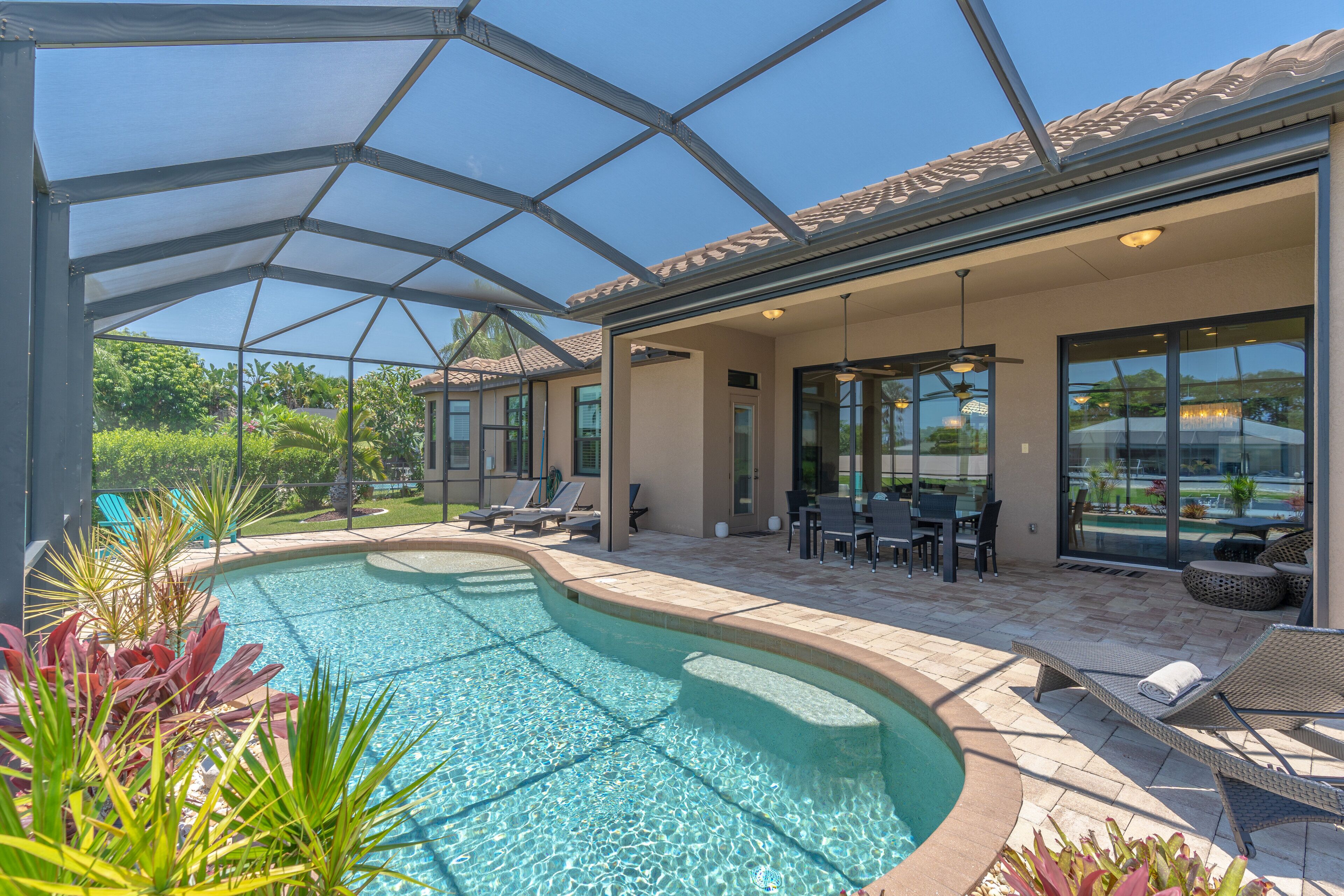 Villa Paradise Pearl - Western Exposure in Southeast Cape Coral