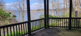 Family Vaca walk path to Barren River Lake. Kayak/Canoes/dock