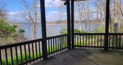 Family Vaca walk path to Barren River Lake. Kayak/Canoes/dock