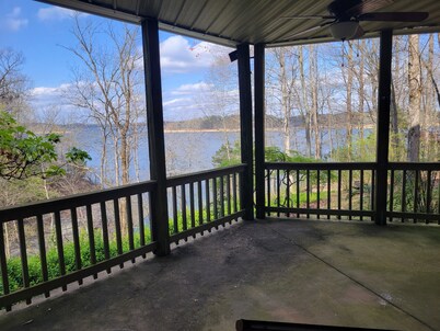 Family Vaca walk path to Barren River Lake. Kayak/Canoes/dock