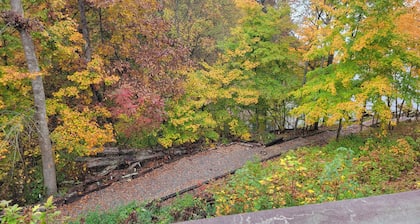 Family Vaca walk path to Barren River Lake. Kayak/Canoes/dock