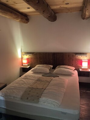 1 chambre, fer et planche à repasser, accès au Wi-Fi (inclus)