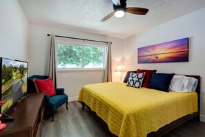 2 chambres, fer et planche à repasser, lit de bébé portatif