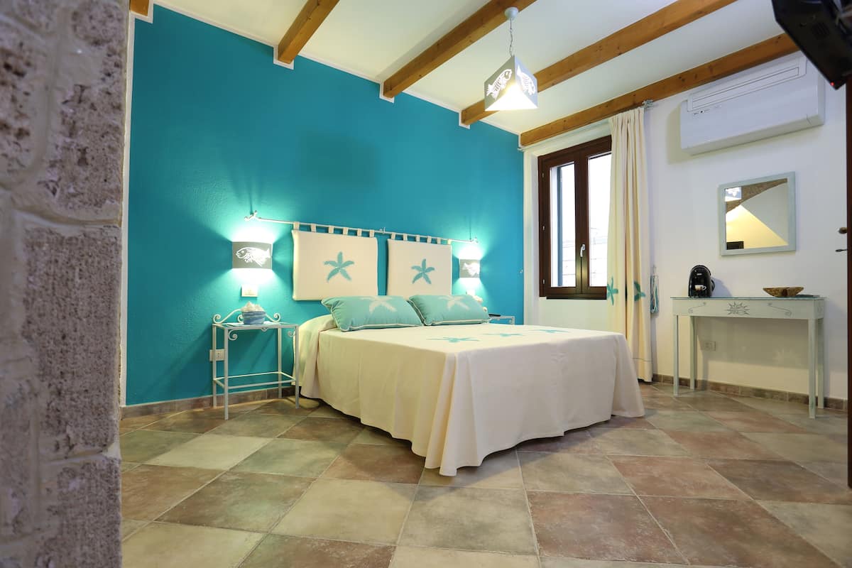 Deluxe Double or Twin Room, Ensuite (Stella Marina) | Desk, soundproofing, iron/ironing board, free WiFi